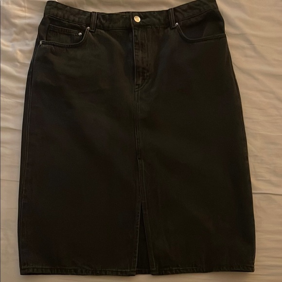H&M Classic Black Denim Skirt - Picture 1 of 4